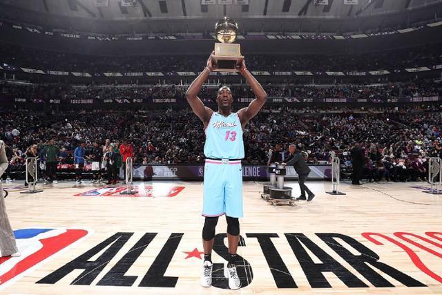 湖人举办科比雕像揭幕仪式 造型来自81分之夜