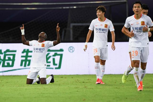 约基奇三双掘金轻取魔术 热火大胜送马刺3连败