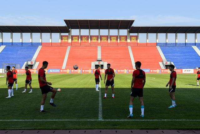 2026石屏异龙湖马拉松落幕 6000名选手体验独特赛道